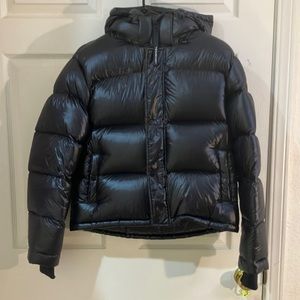 Gently Used Aritzia Super Puff Shorty Sz S